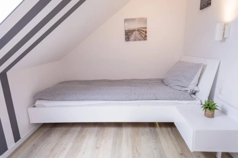 Gemütliches Einzelzimmer für Gäste einer Fastenwoche nach Buchinger auf Wangerooge.
